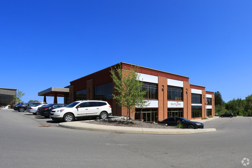 500 Huronia Rd, Barrie, ON à louer - Photo du bâtiment - Image 3 de 4