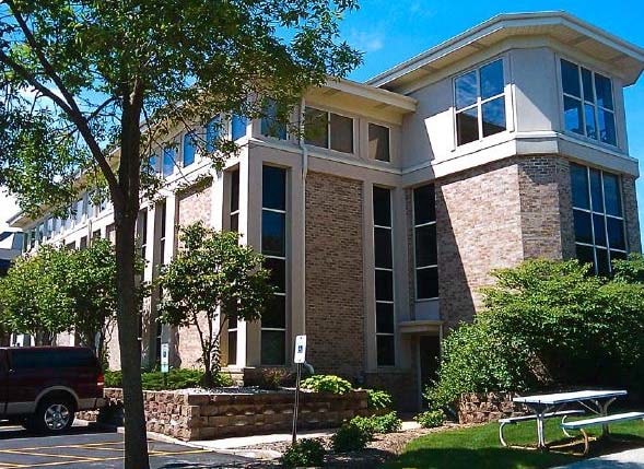 4100 N Calhoun Rd, Brookfield, WI à vendre Photo du bâtiment- Image 1 de 4