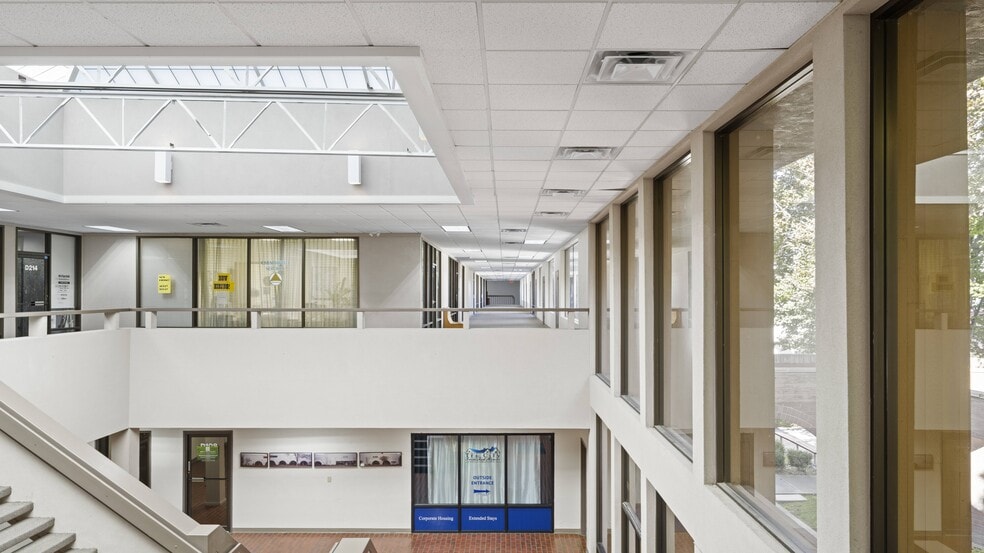 3311 W Clearwater Ave, Kennewick, WA for sale - Building Photo - Image 3 of 14