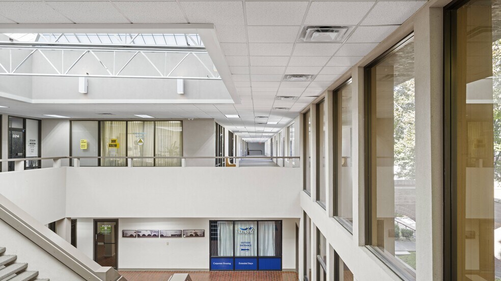 3311 W Clearwater Ave, Kennewick, WA à vendre - Photo du bâtiment - Image 3 de 14