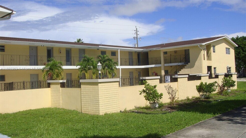 2285 NE 172nd St, North Miami Beach, FL à vendre - Photo du bâtiment - Image 2 de 6