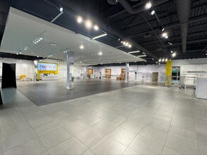 2000 N Neil St, Champaign, IL à louer Photo intérieure- Image 1 de 2