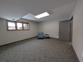 5881 Cedar Lake Rd S, Saint Louis Park, MN à louer Photo intérieure- Image 2 de 2