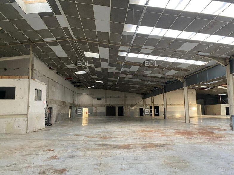 Flex in Neuilly-sur-Marne for lease - Building Photo - Image 3 of 12