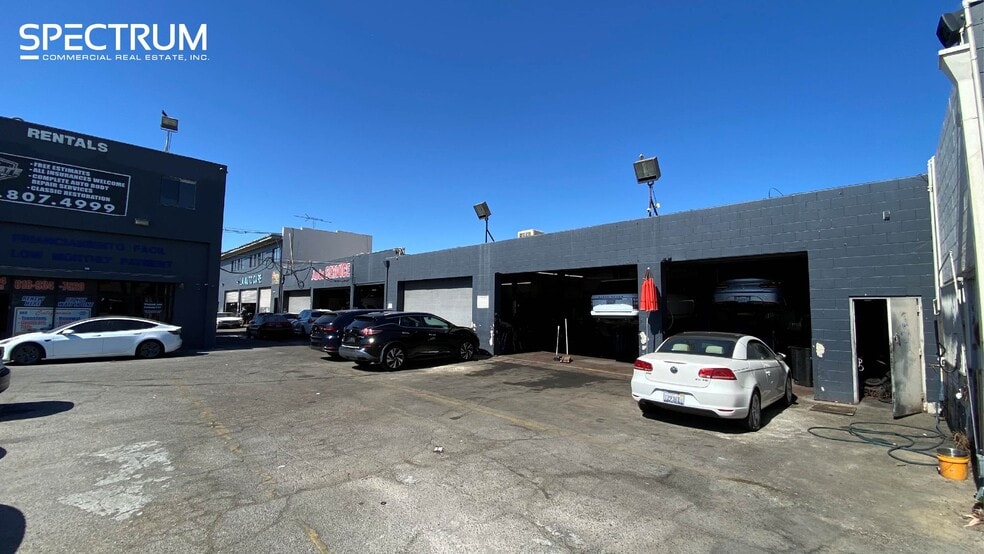 21024 Sherman Way, Canoga Park, CA for lease - Building Photo - Image 2 of 11