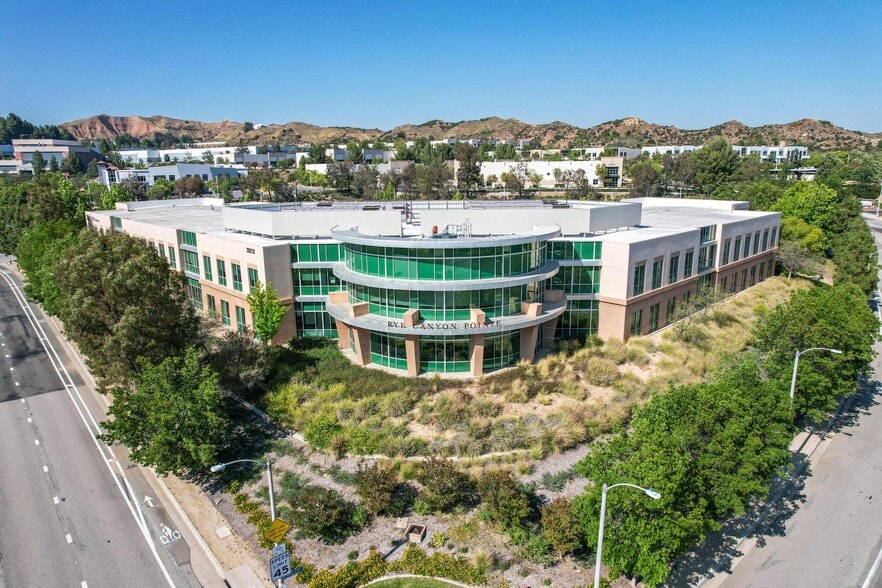 28212 Kelly Johnson Pkwy, Valencia, CA for lease - Building Photo - Image 1 of 35
