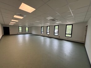 255 Avenue Des Chênes Verts, Brignoles for lease Interior Photo- Image 2 of 7