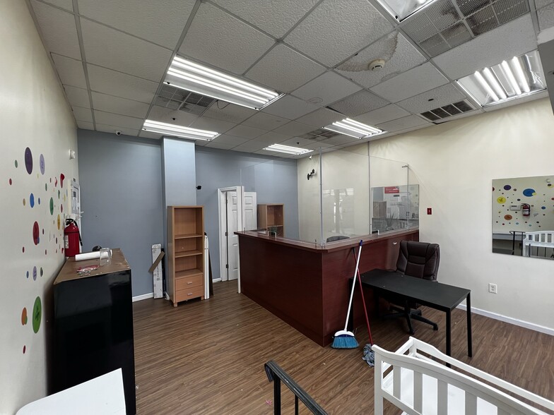 173-175 Smith St, Perth Amboy, NJ for lease - Building Photo - Image 3 of 12