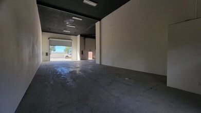 17229 Lemon St, Hesperia, CA for lease Interior Photo- Image 2 of 18