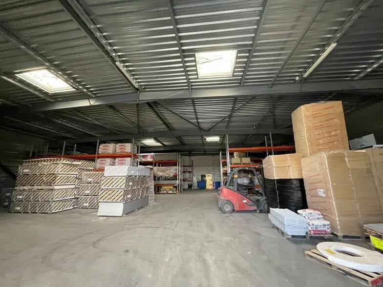 Industrial in Vedène for lease - Interior Photo - Image 2 of 6