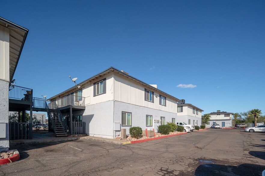 3044 E Fillmore St, Phoenix, AZ à vendre - Photo du bâtiment - Image 2 de 11