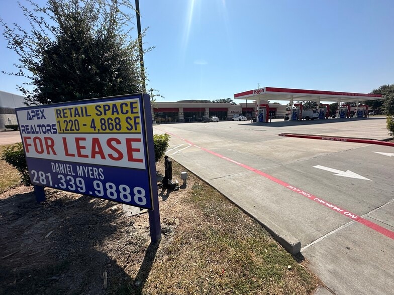 6953 W Tidwell Rd, Houston, TX for lease - Building Photo - Image 2 of 4