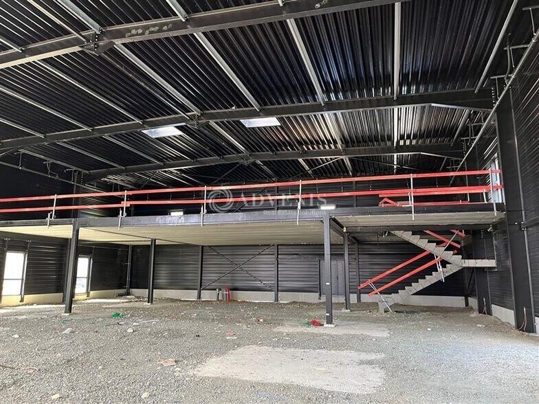 Retail in Tours for lease - Building Photo - Image 3 of 8