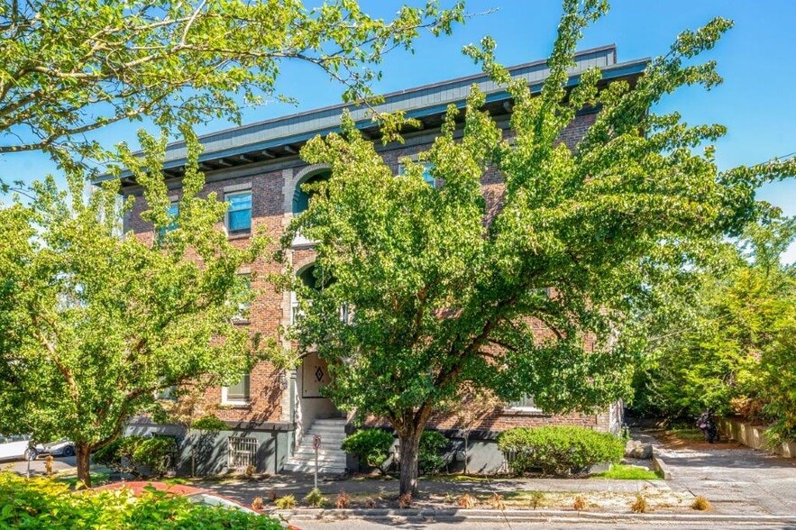 1052 E Thomas St, Seattle, WA à vendre - Photo du bâtiment - Image 2 de 28