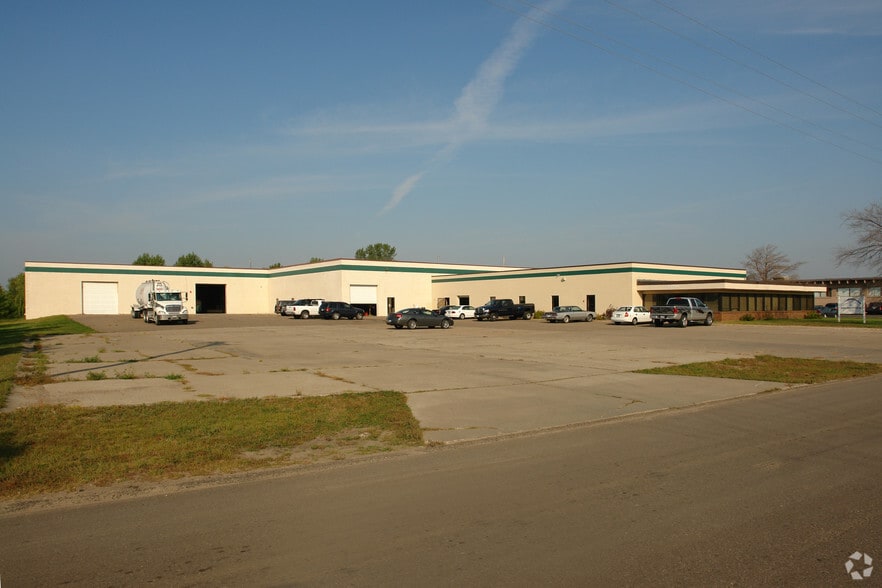 15720 NE Lincoln St, Andover, MN for lease - Primary Photo - Image 1 of 27