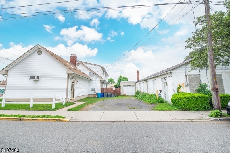 84 Locust Ave, Wallington, NJ à vendre - Photo du bâtiment - Image 3 de 21