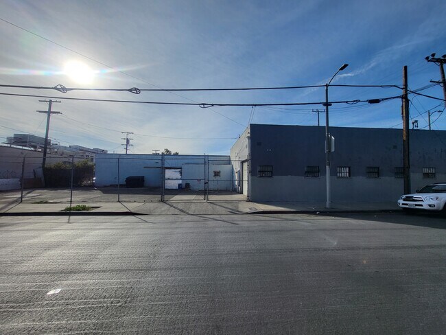 Plus de détails pour 3700 S Main St, Los Angeles, CA - Industriel à louer