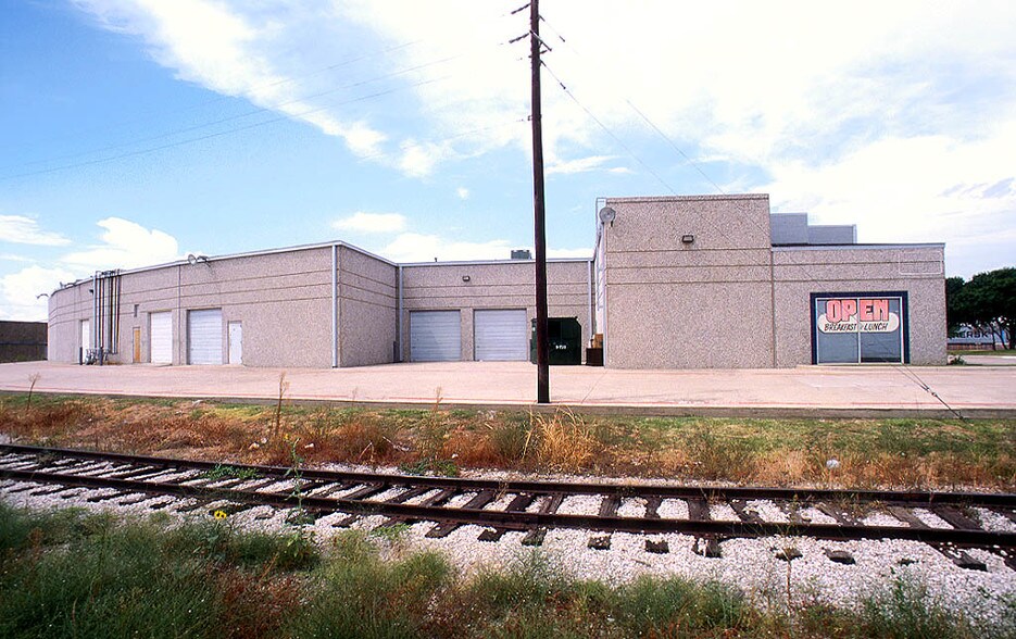 1421 Champion Dr, Carrollton, TX à louer - Autre - Image 2 de 5