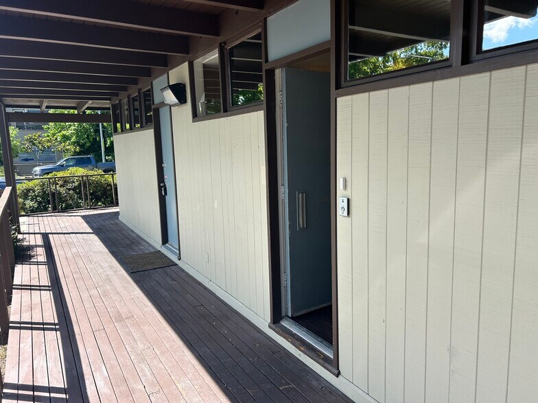 1421 Montgomery Dr, Santa Rosa, CA à louer - Photo du bâtiment - Image 2 de 10
