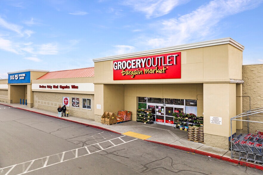 1036-1180 Oro Dam Blvd E, Oroville, CA à louer - Photo du bâtiment - Image 3 de 11