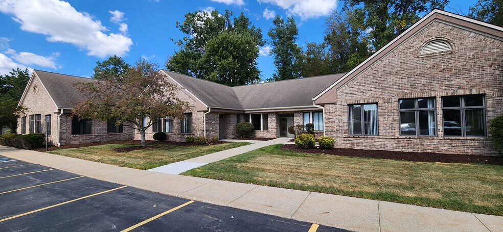 2378 Woodlake Dr, Okemos, MI à louer - Photo du bâtiment - Image 2 de 7