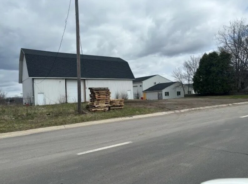 6780 Whitmore Lake Rd portefeuille de 3 propriétés à vendre sur LoopNet.ca - Photo du bâtiment - Image 2 de 13