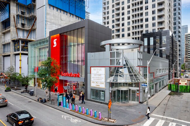 Plus de détails pour 19 Bloor St W, Toronto, ON - Commerce de détail à louer