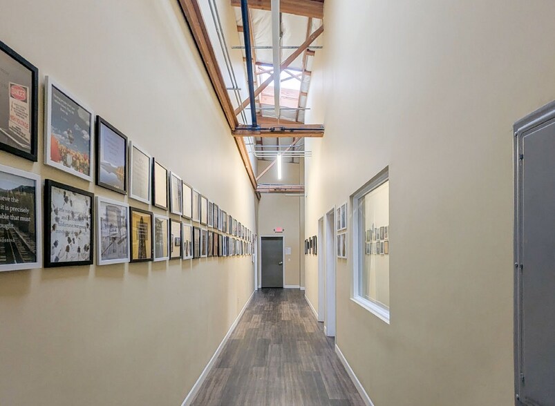 820 SE Washington St, Portland, OR à louer - Photo du bâtiment - Image 3 de 6