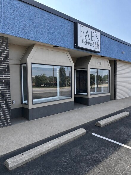 3202-3212 Crescent Ave, Fort Wayne, IN for lease - Building Photo - Image 2 of 4