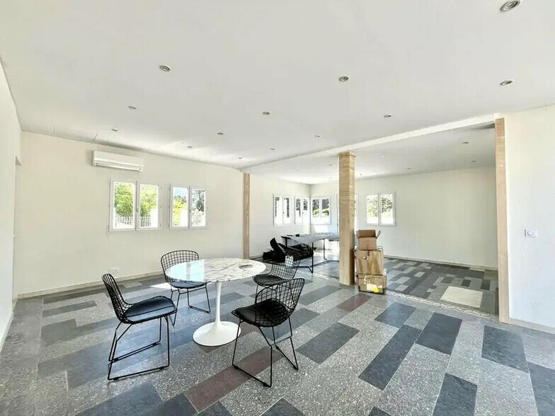 Flex in Le Muy for lease - Interior Photo - Image 2 of 6