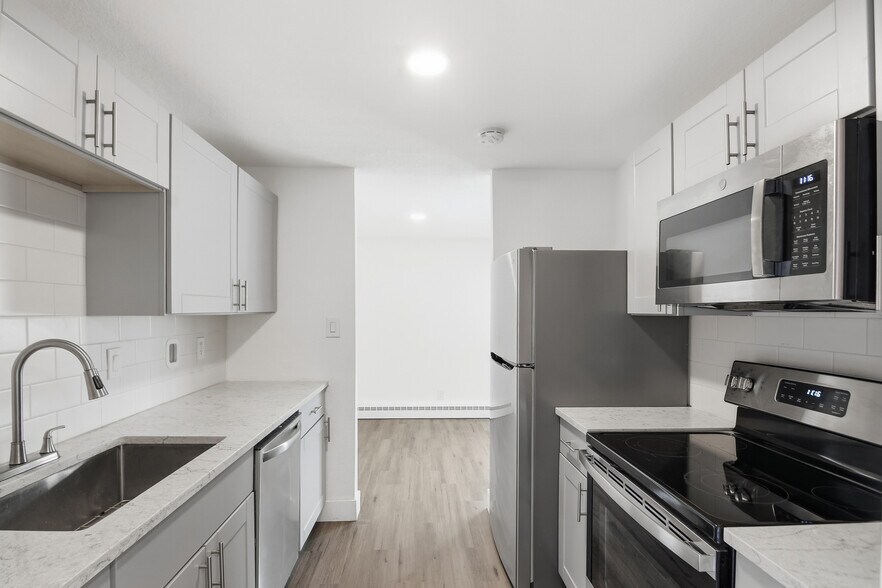 16432 E 13th Pl, Aurora, CO à vendre - Photo du bâtiment - Image 3 de 28
