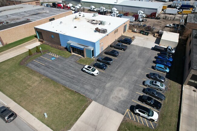 More details for 825 Nicholas Blvd, Elk Grove Village, IL - Industrial for Sale