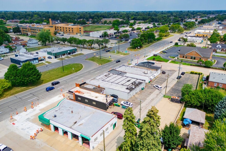 22228 Gratiot Ave, Eastpointe, MI for lease - Building Photo - Image 2 of 15
