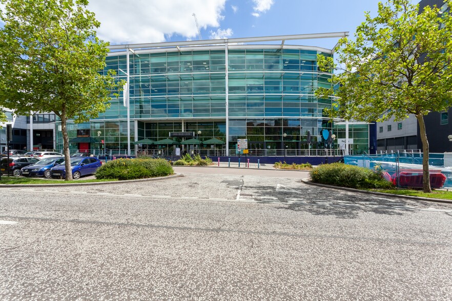 314-484 Midsummer Blvd, Milton Keynes à louer - Photo du bâtiment - Image 1 de 1