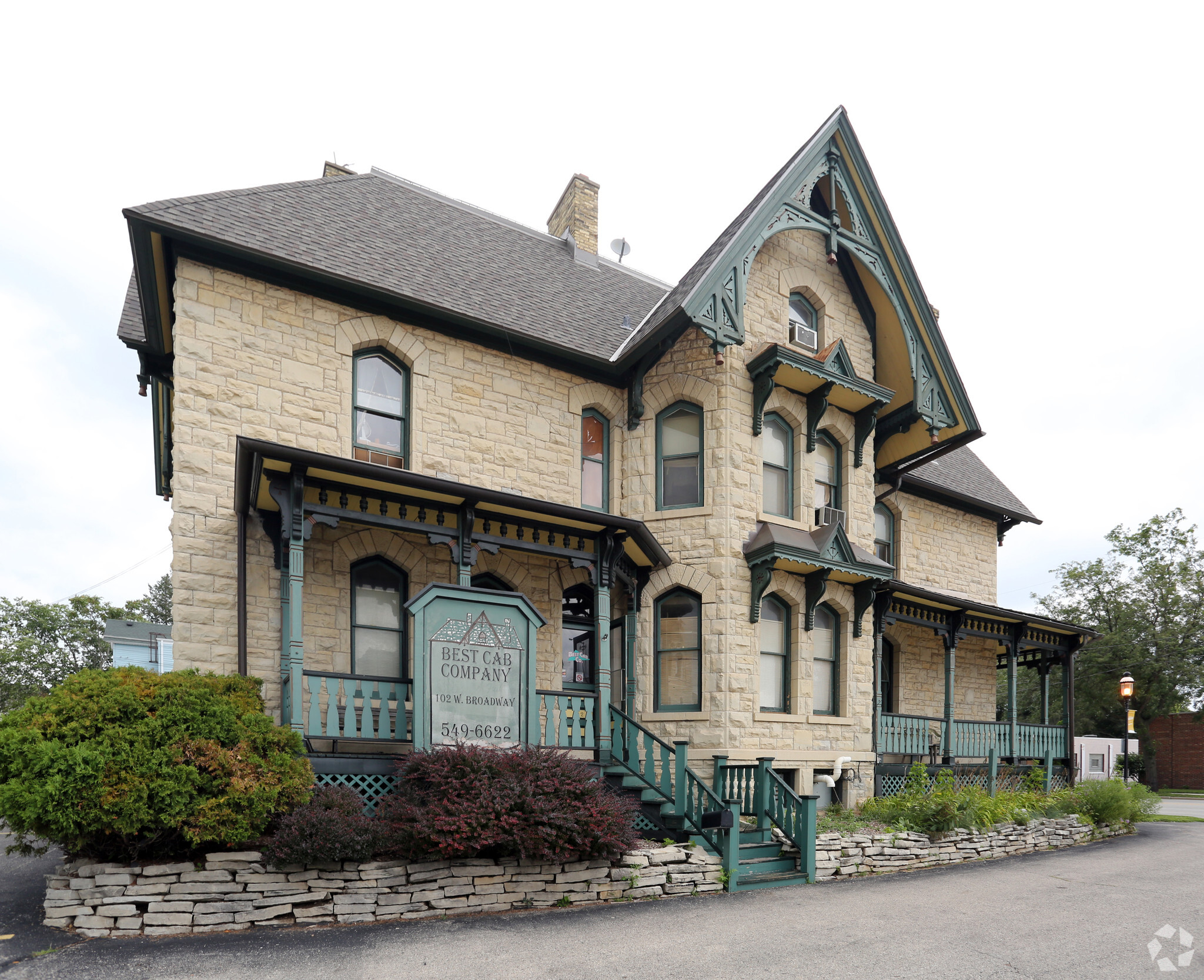 102 W Broadway, Waukesha, WI à vendre Photo principale- Image 1 de 1