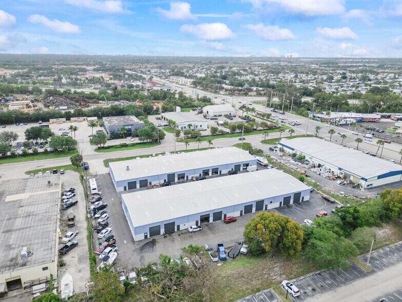 4574 Dyer Blvd, West Palm Beach, FL à louer - Photo du bâtiment - Image 3 de 4