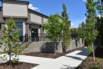 800 Broadmoor Blvd, Sherwood Park, AB à louer Photo intérieure- Image 2 de 5