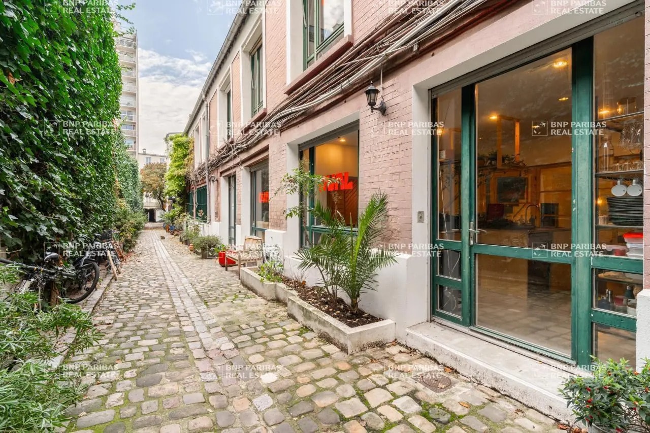 Multifamily in Paris for sale Building Photo- Image 1 of 10