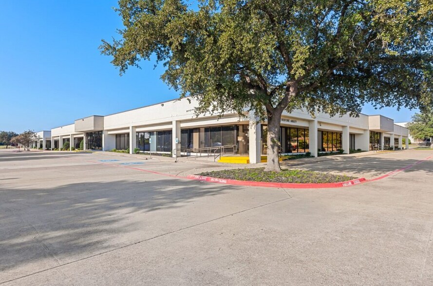 4300 Beltway Pl, Arlington, TX à louer - Photo du bâtiment - Image 2 de 33