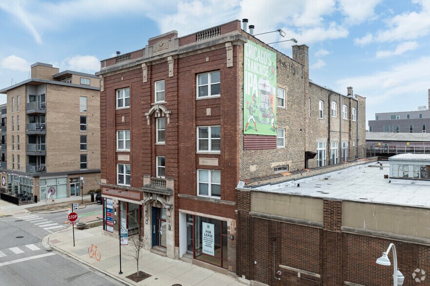 3257 N Sheffield Ave, Chicago, IL à louer - Photo du bâtiment - Image 2 de 5
