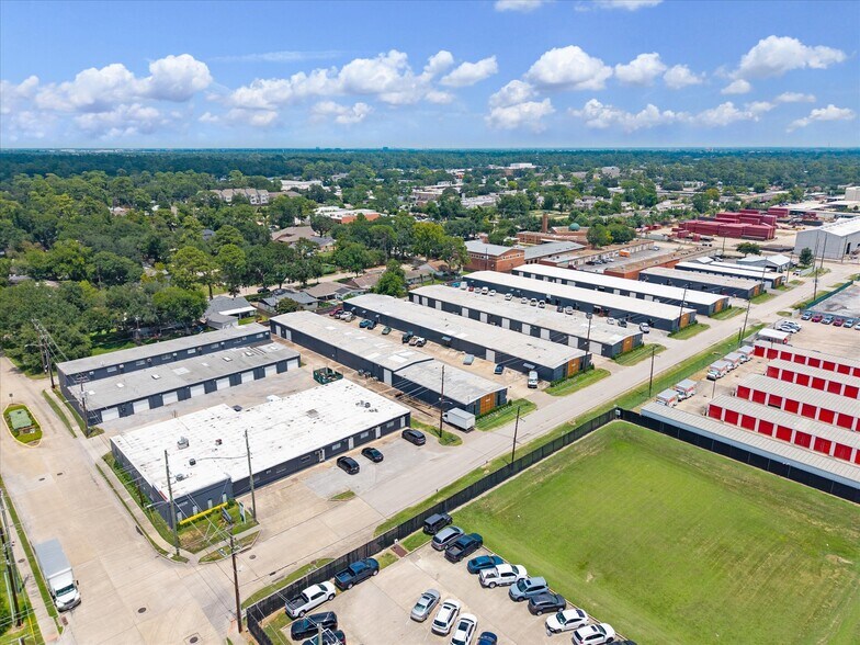 10226 Georgibelle Dr, Houston, TX à louer - Photo du bâtiment - Image 2 de 13