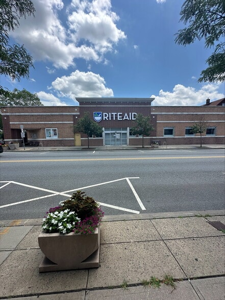330-332 Raritan Ave, Highland Park, NJ for lease - Building Photo - Image 2 of 3