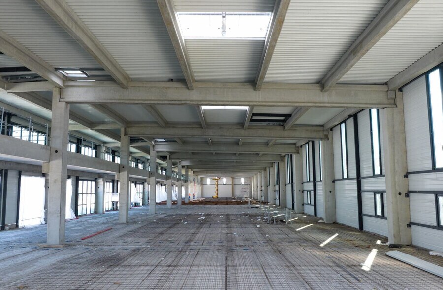 17 Rue Albert Einstein, Bobigny à louer - Photo du bâtiment - Image 3 de 7