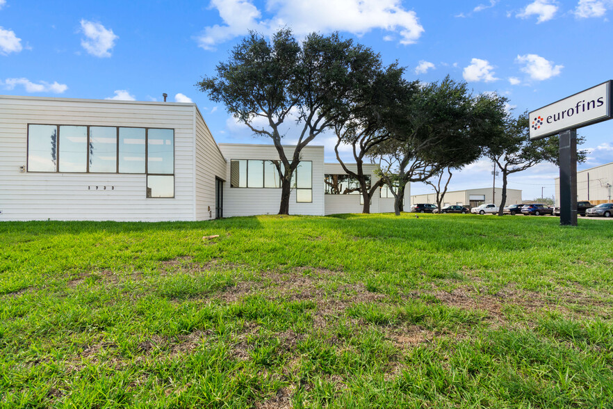 1733 N Padre Island Dr, Corpus Christi, TX for sale - Building Photo - Image 2 of 25