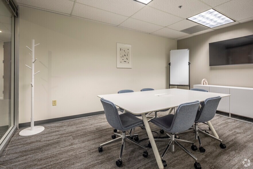 140 Stoneridge Dr, Columbia, SC à louer - Photo du bâtiment - Image 1 de 23