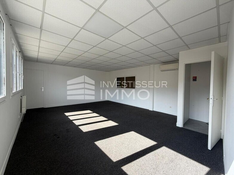 Flex in Emerainville for lease - Interior Photo - Image 3 of 6