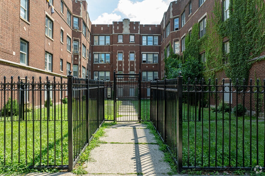 7919 S Maryland Ave, Chicago, IL for sale - Building Photo - Image 2 of 9