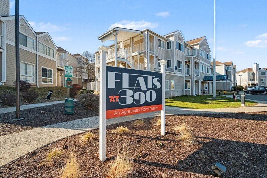 390 Bee St, Meriden, CT à vendre - Photo du bâtiment - Image 3 de 21