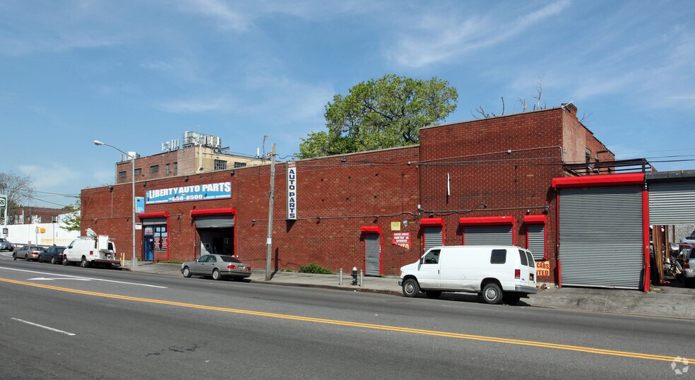 150-05 Liberty Ave, Jamaica, NY à vendre - Photo du bâtiment - Image 2 de 2
