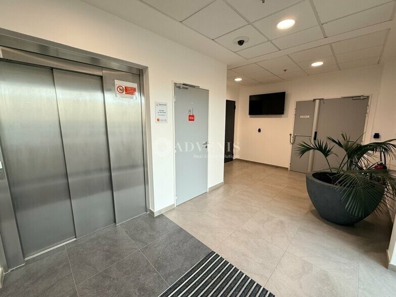 Industrial in Ferrières-en-Brie for lease - Lobby - Image 3 of 5